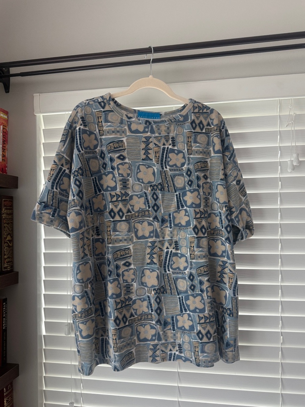 HEADLINERS SPORT Vintage Blue Floral Geo Print Short Sleeve Shirt
